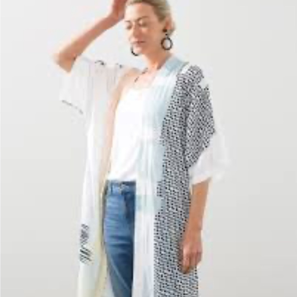 Chico’s Geometric Rhuana White and Black Patterned Kimono Size L/XL